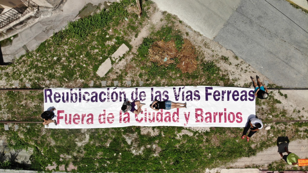 Tres barrios se manifiesta con lonas contra paso del Tren Maya en Campeche